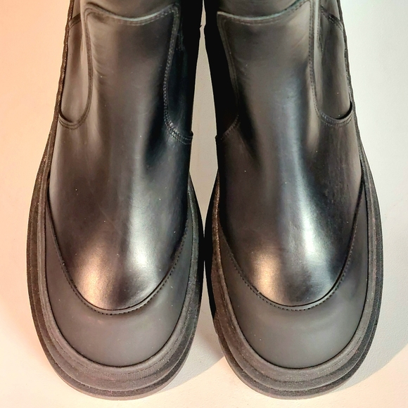 8 by YOOX black leather cap-toe Chelsea boots, EU41, NWT - Picture 7 of 14